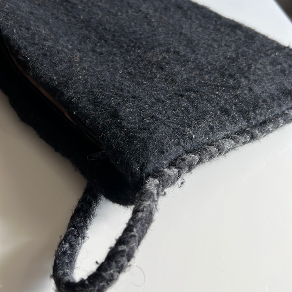 Felted wool messenger bag black - Picture 7 of 7